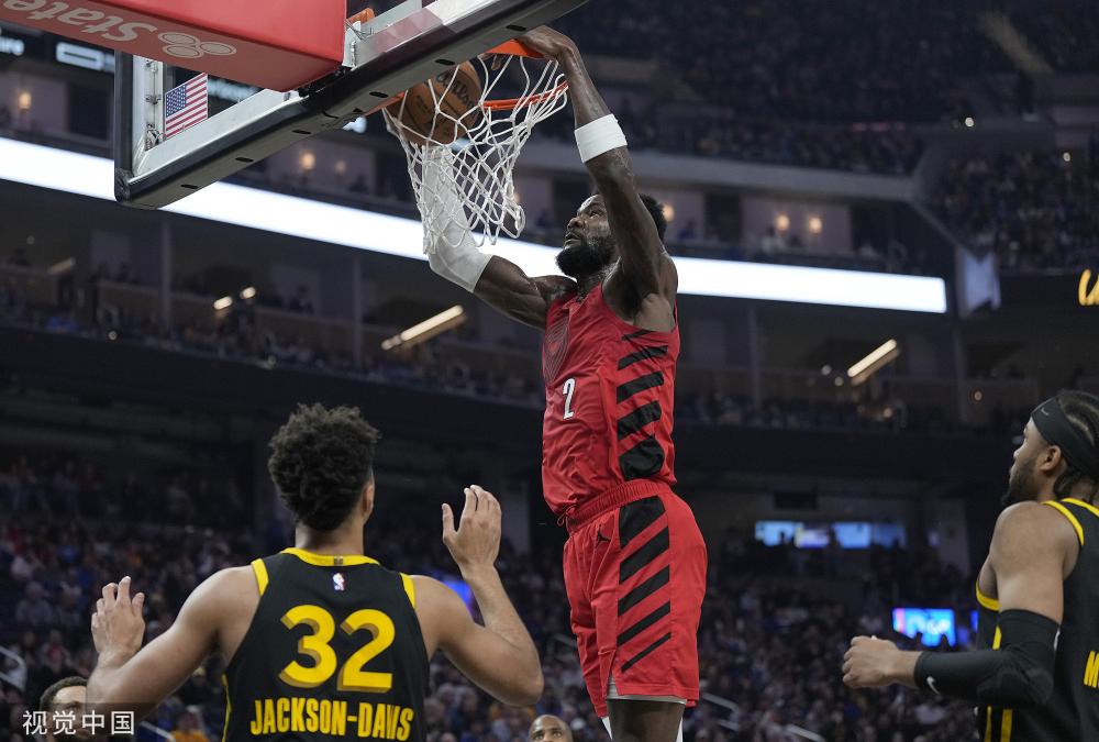 [NBA]东詹合砍63分 加时险胜尼克斯.