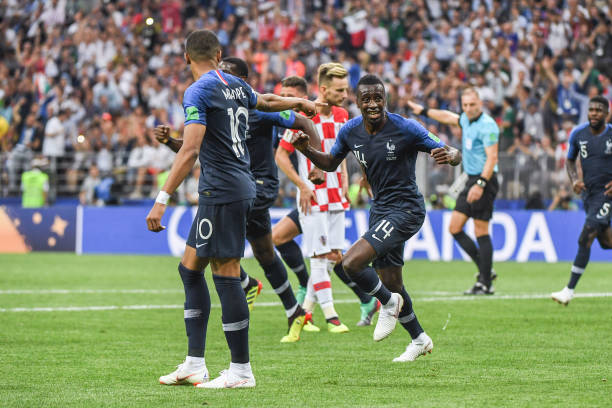 这也是她近 这也是她近