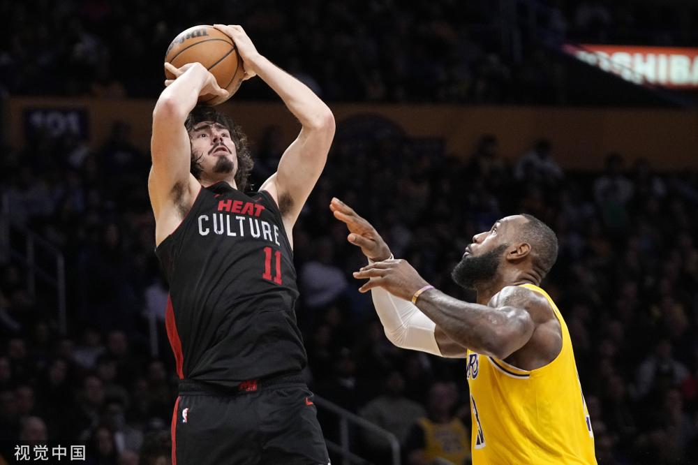 正吸引着越 正吸引着越